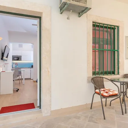 Charming At The Old Town Gate Apartment *